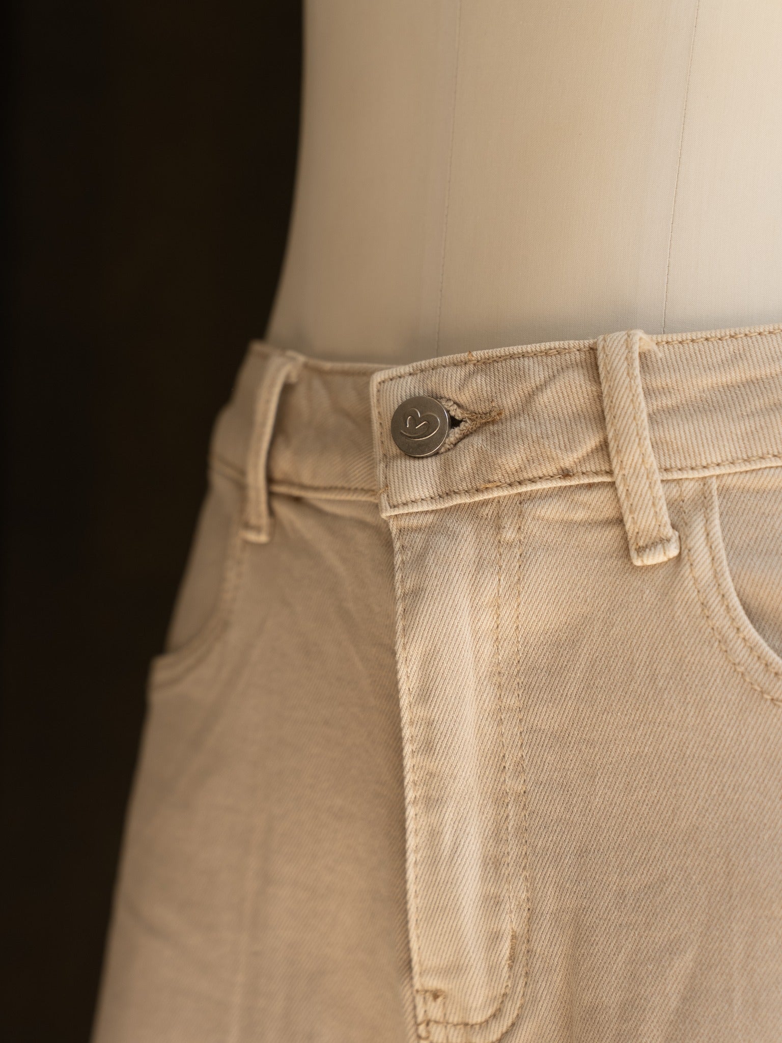 Détail denim beige Bermuda Rachel Studio Albine P