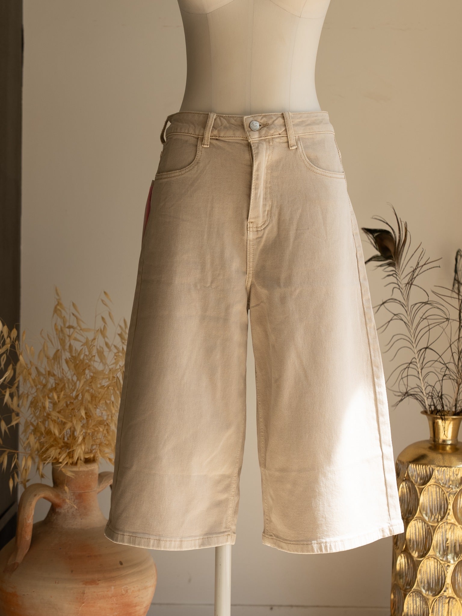 Détail taille Bermuda Rachel en jean beige Studio Albine P