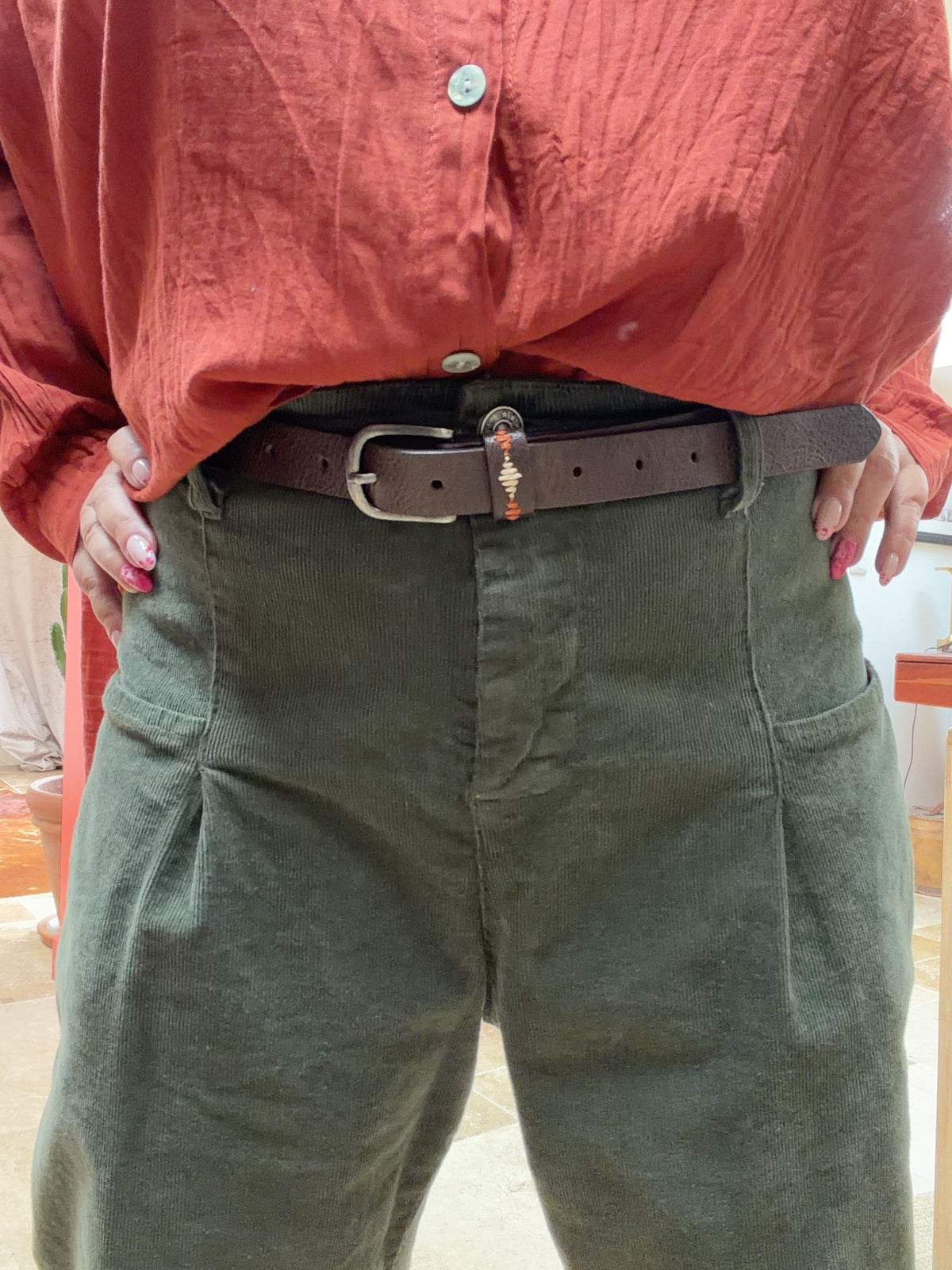 Détail des boutons de la blouse Ambre rouille