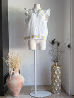 Blouse Hortense blanche brodée avec fleurs jaunes vue de face