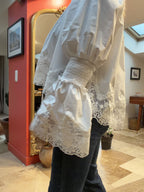 Blouse Sidonie blanche en coton et dentelle — manche évasée
