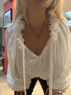 Blouse Sophie blanche avec débardeur inclus — col à volants et boutonnage