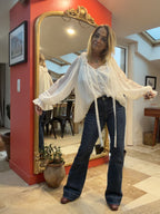 Blouse Sophie blanche avec débardeur inclus — porté blousé avec le jean Tiffany