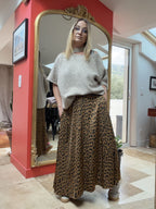 Jupe Jane léopard dans un look avec maille claire