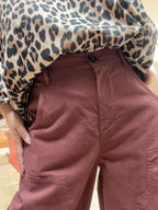 Détail de la taille et des poches du pantalon worker Josie prune