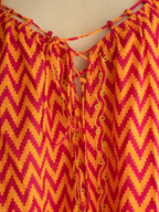 Détail broderie coquillage robe Indira orange rose et jaune Studio Albine P