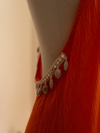 Détail perles nacrées robe Monica orange Studio Albine P