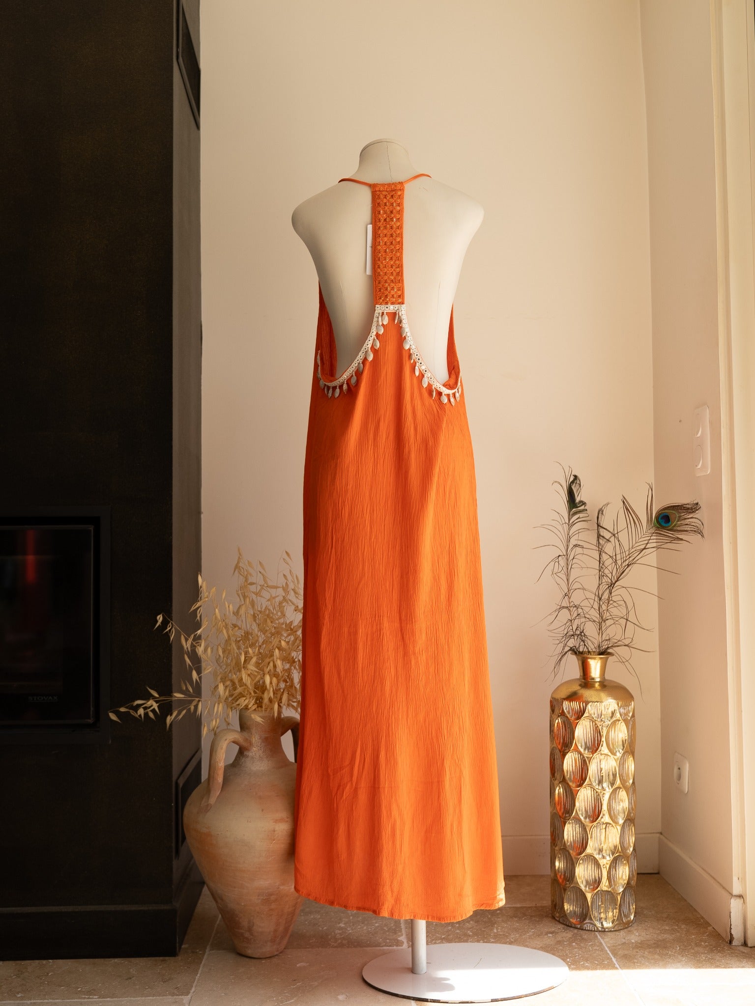 Robe Monica orange vue de dos style bohème Studio Albine P