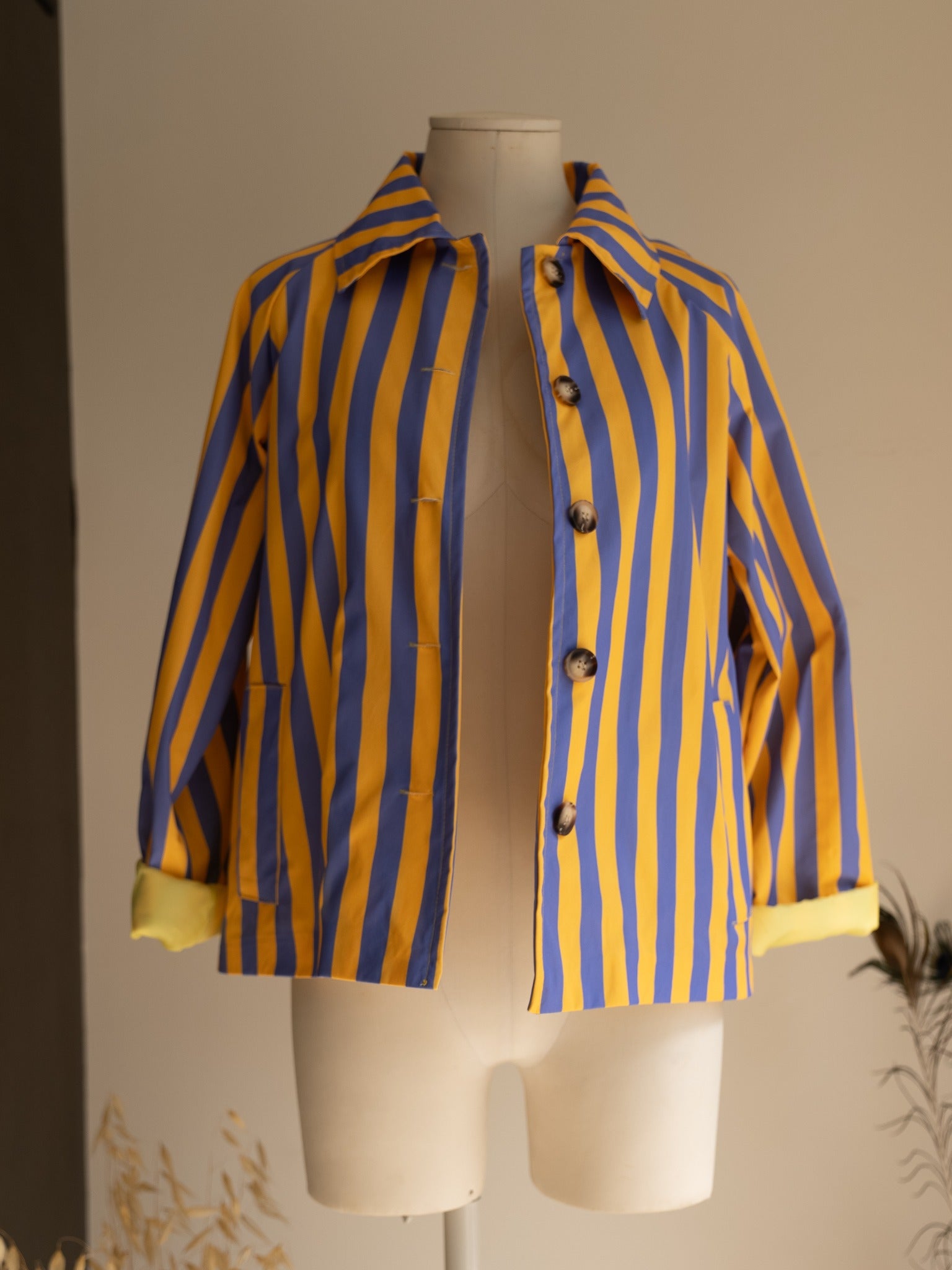 Veste Vivienne sur mannequin
